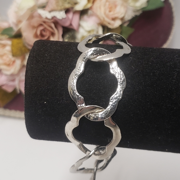 Gorgeous Silver tone Statement Bracelet - Picture 2 of 4